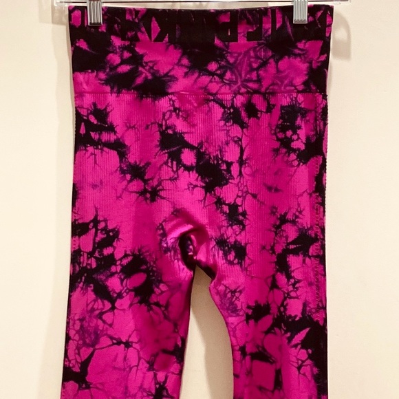 Pink Victoria’s Secret Ultimate Pink Black Tie Dye Splatter Seamless Leggings S - Picture 7 of 12